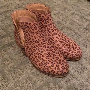 Size 5 Women’s Fun Cheetah Booties!